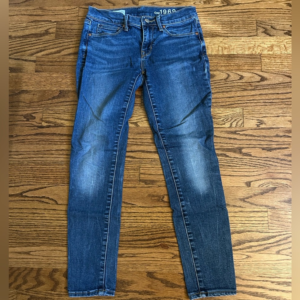 GAP Blue Skinny Jeans with Sleek Modern Style